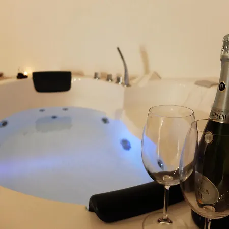 Marbella House Con Jacuzzi بولينيانو آ ماري