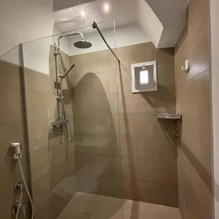 Marbella House Con Jacuzzi * بولينيانو آ ماري