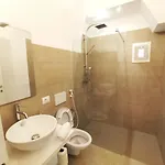 Marbella House Con Jacuzzi * פולינאנו א מארה