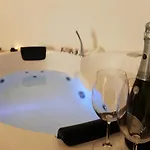 Marbella House Con Jacuzzi פולינאנו א מארה