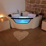 Marbella House Con Jacuzzi פולינאנו א מארה